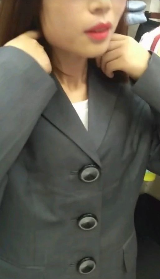 囧在电梯中