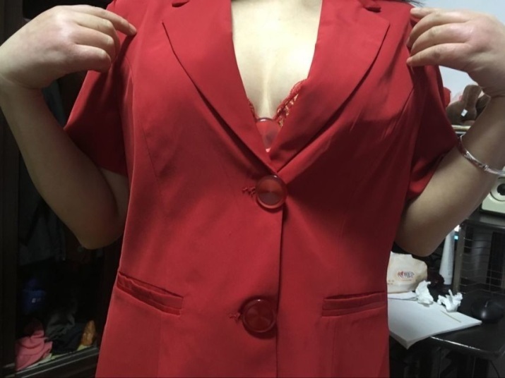 美丽的有机玻璃纽扣留在我童年美好记忆中